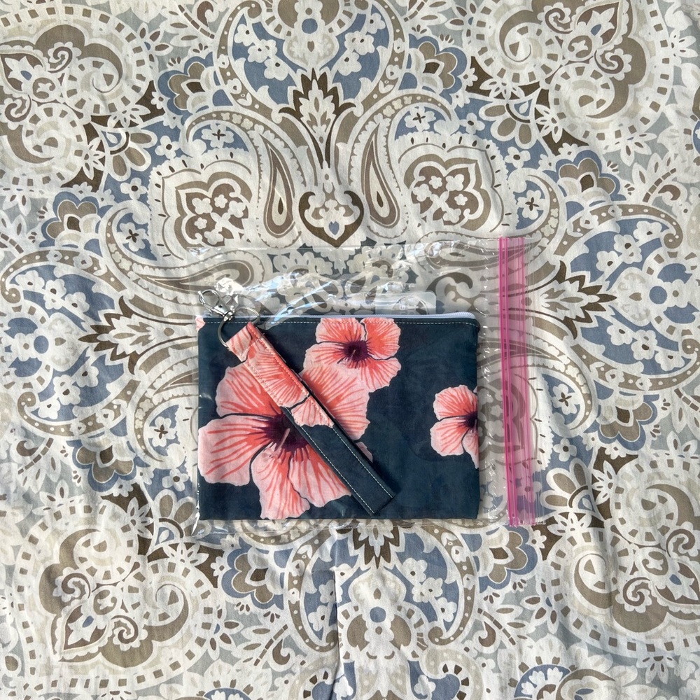 acacia hibiscus pouch